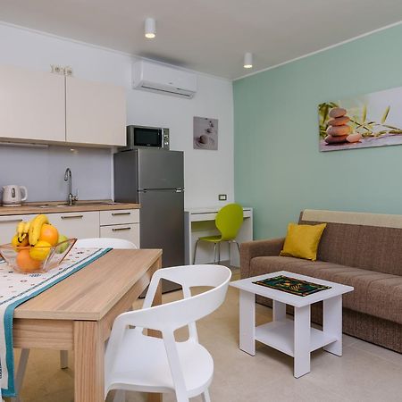 מרינה Apartmani Marko I Ana מראה חיצוני תמונה