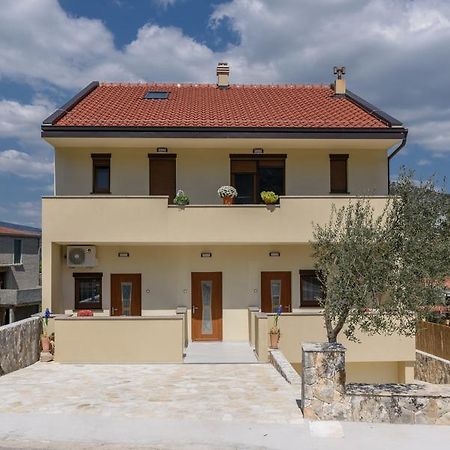 מרינה Apartmani Marko I Ana מראה חיצוני תמונה