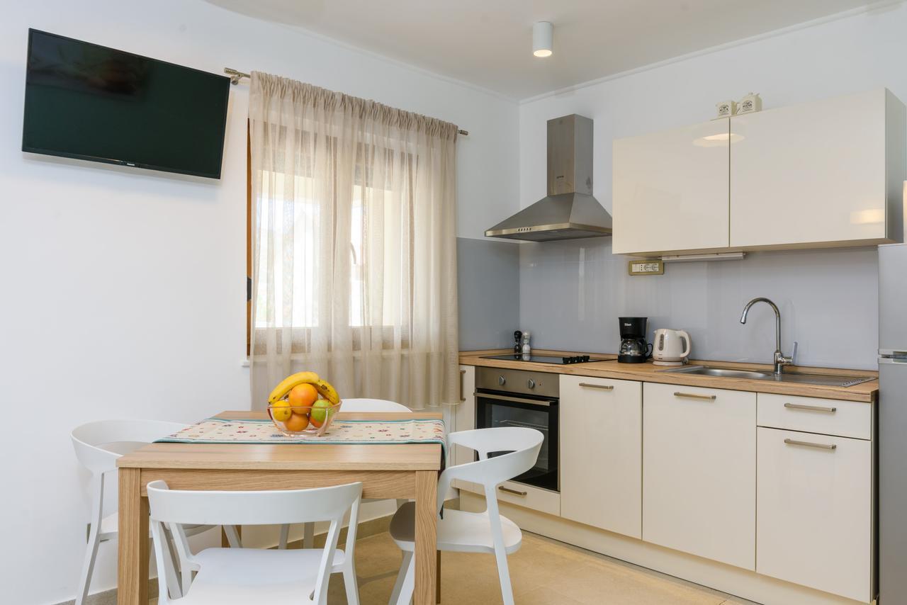 מרינה Apartmani Marko I Ana מראה חיצוני תמונה