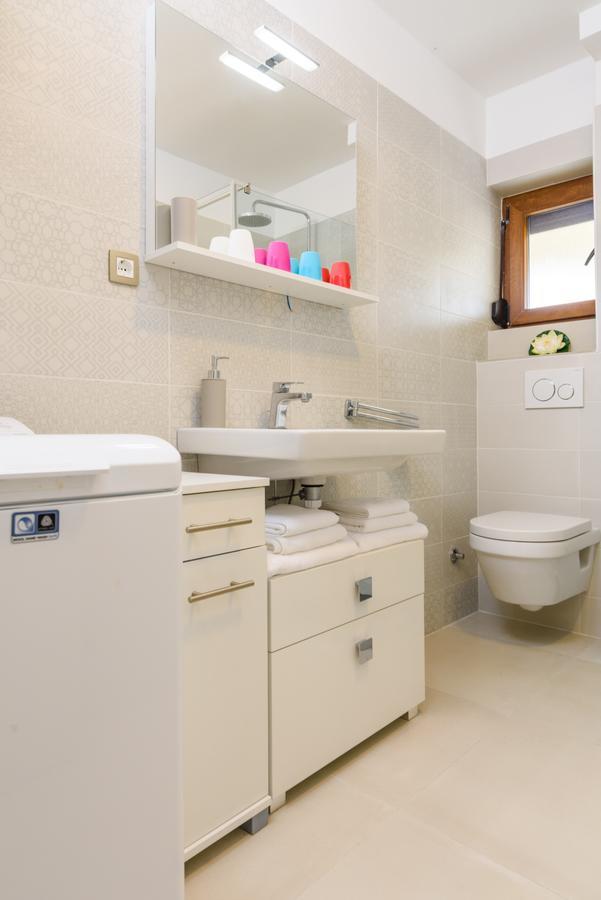 מרינה Apartmani Marko I Ana מראה חיצוני תמונה