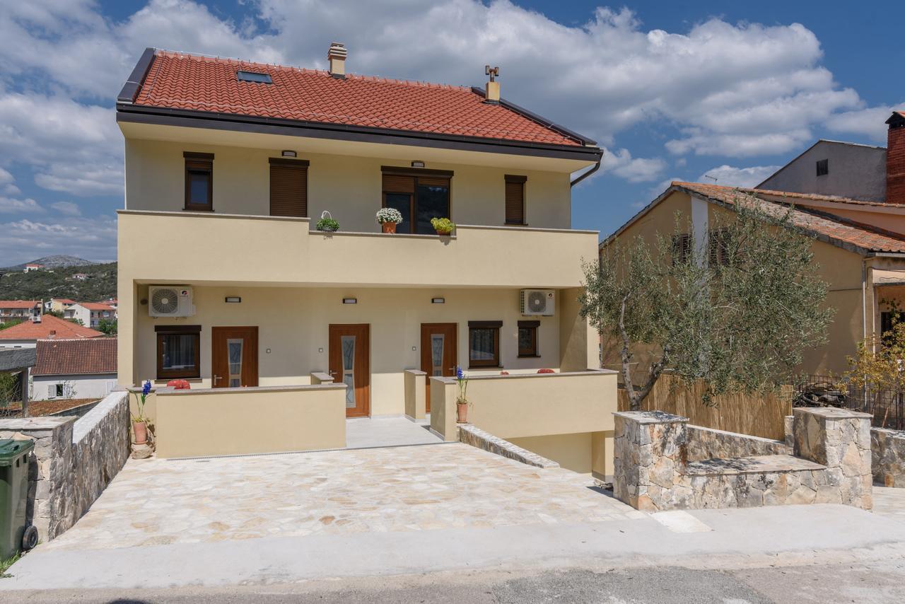 מרינה Apartmani Marko I Ana מראה חיצוני תמונה