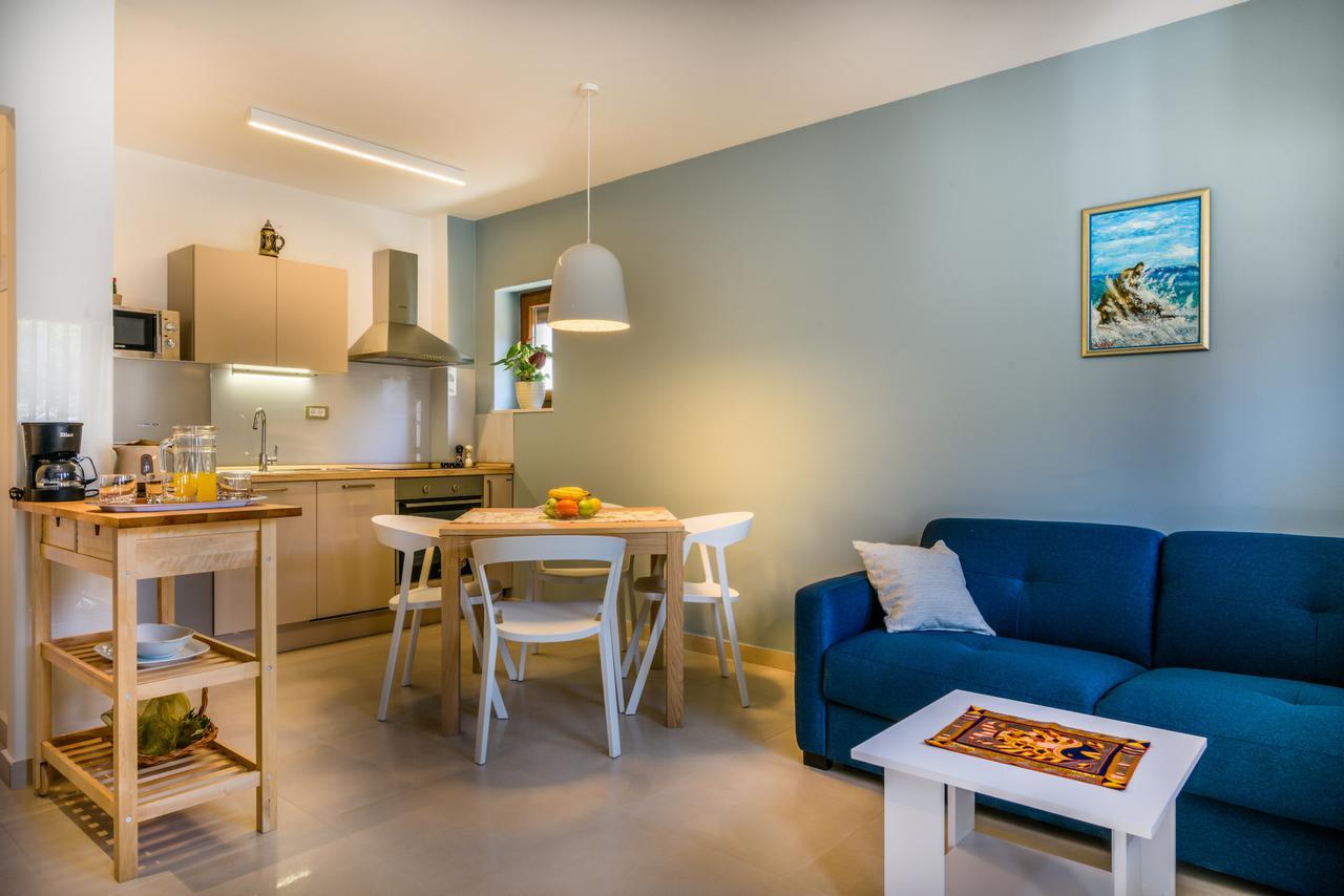 מרינה Apartmani Marko I Ana מראה חיצוני תמונה