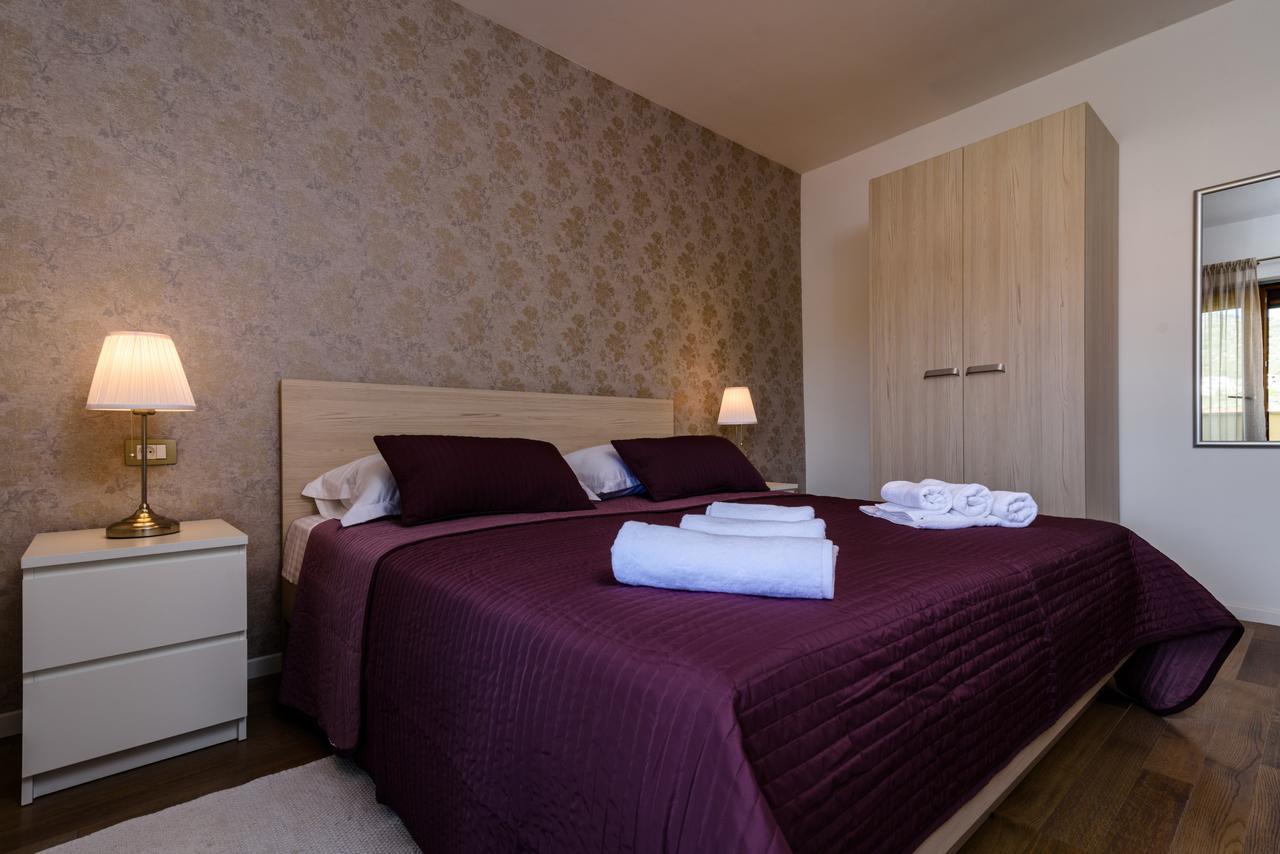 מרינה Apartmani Marko I Ana מראה חיצוני תמונה