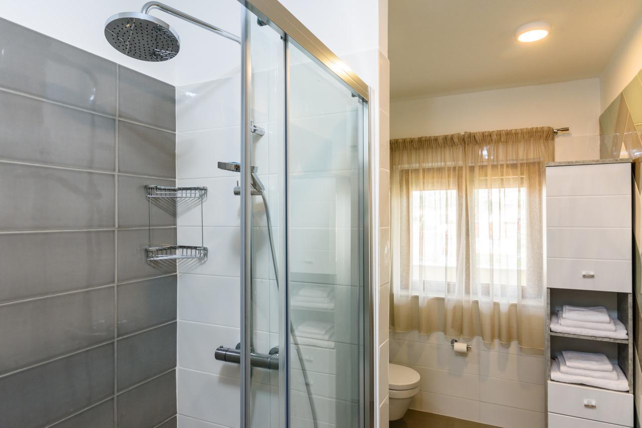 מרינה Apartmani Marko I Ana מראה חיצוני תמונה