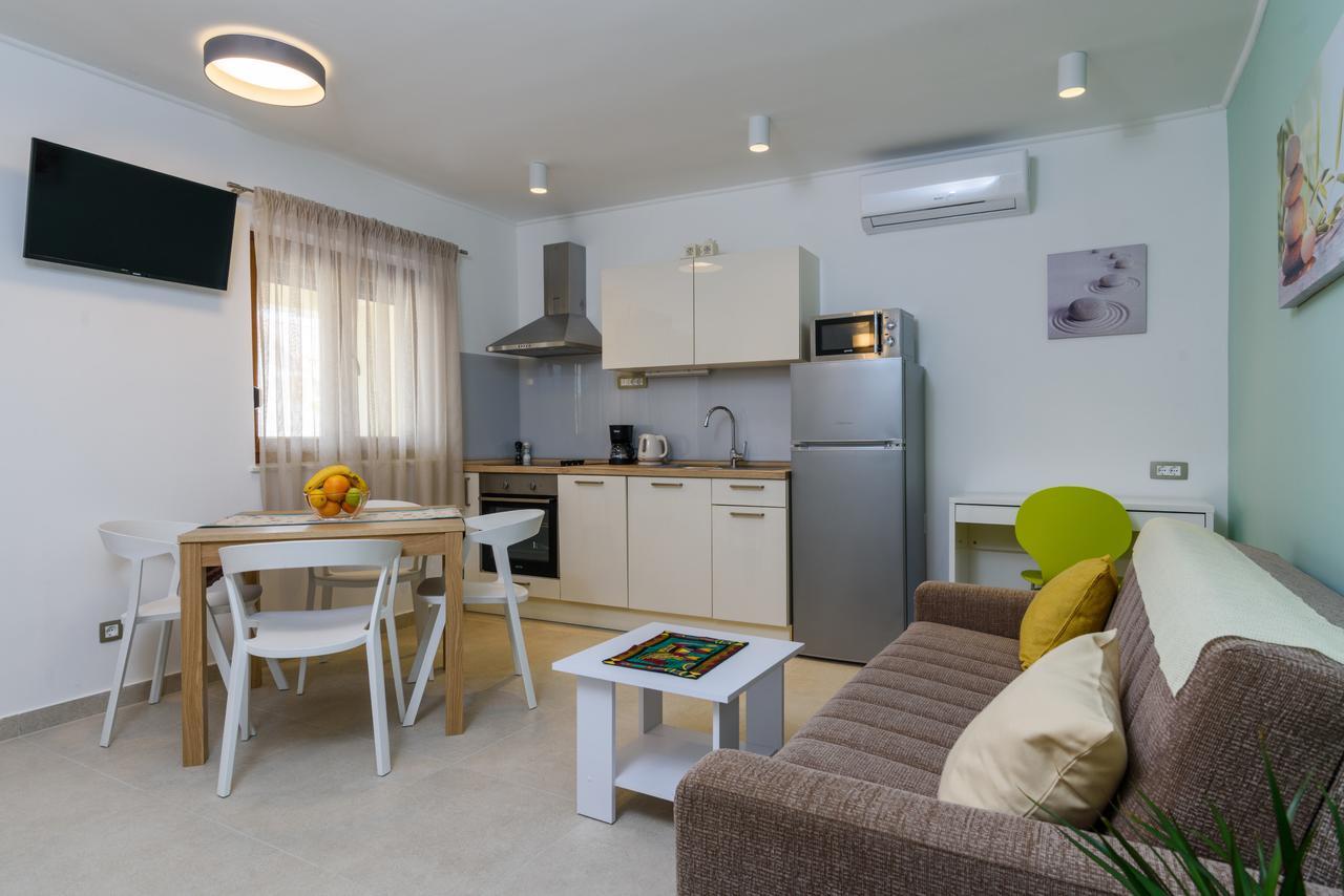 מרינה Apartmani Marko I Ana מראה חיצוני תמונה