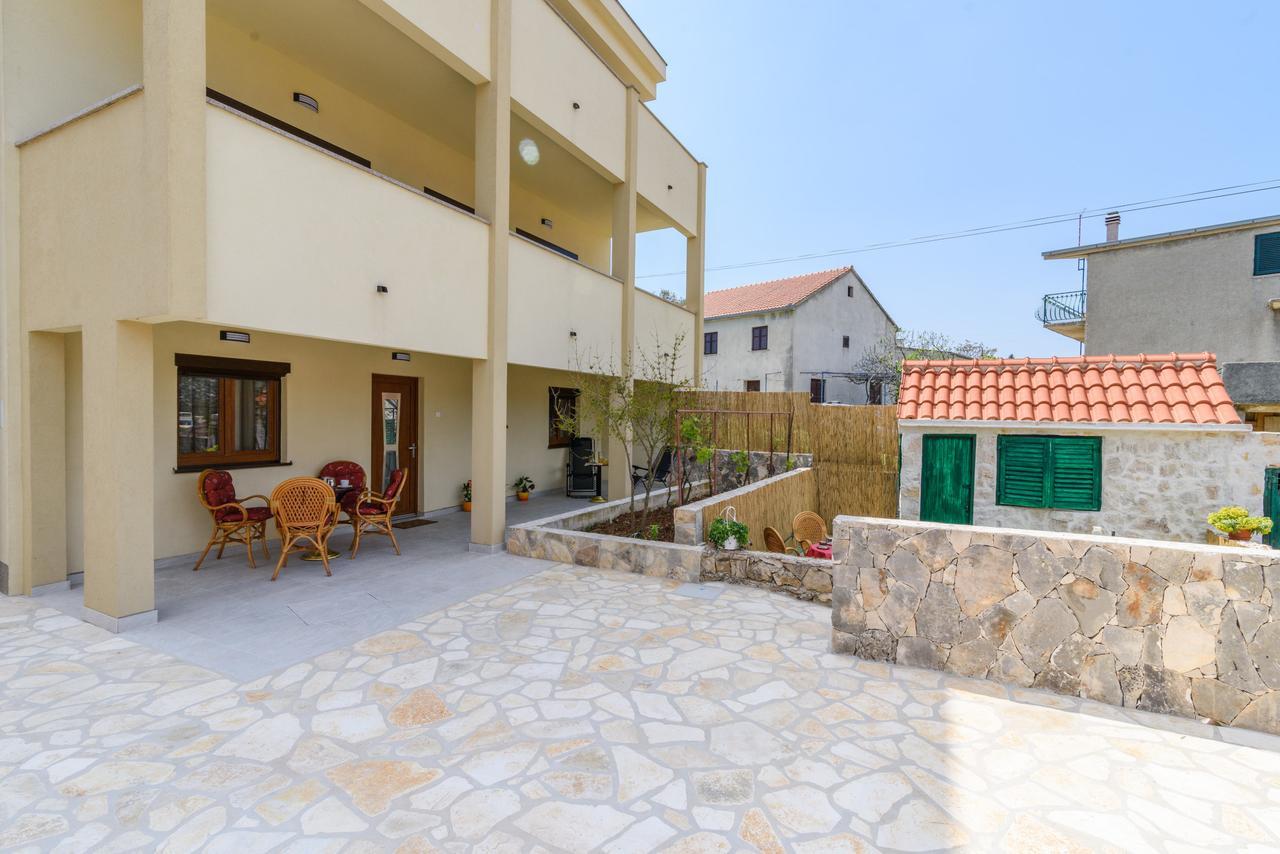 מרינה Apartmani Marko I Ana מראה חיצוני תמונה