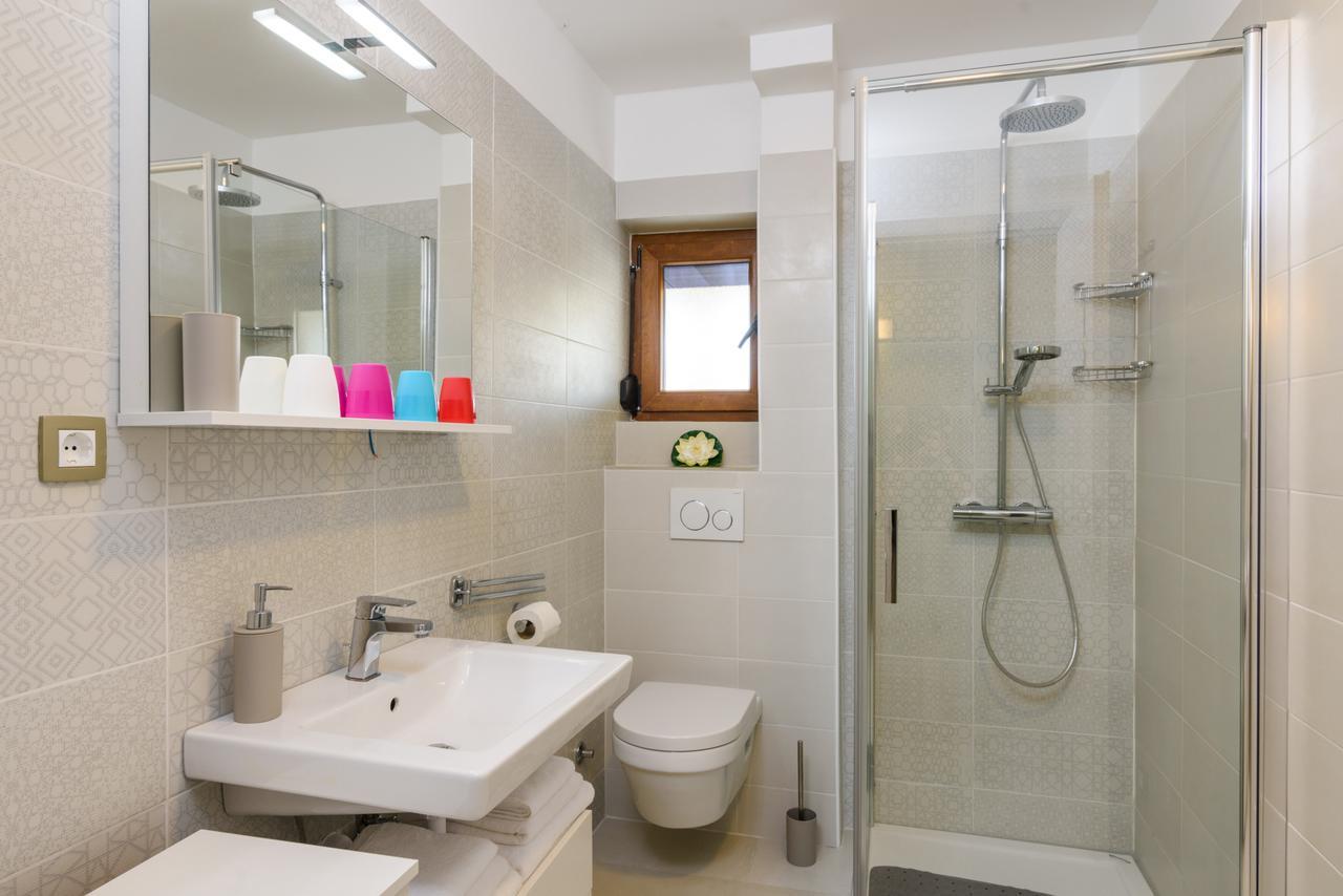 מרינה Apartmani Marko I Ana מראה חיצוני תמונה