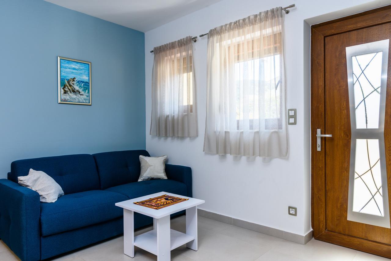 מרינה Apartmani Marko I Ana מראה חיצוני תמונה