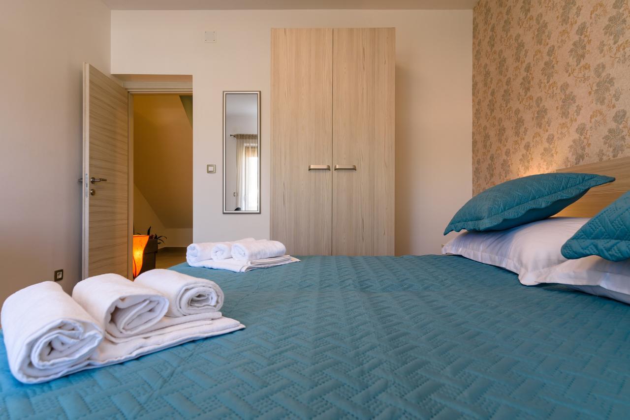 מרינה Apartmani Marko I Ana מראה חיצוני תמונה