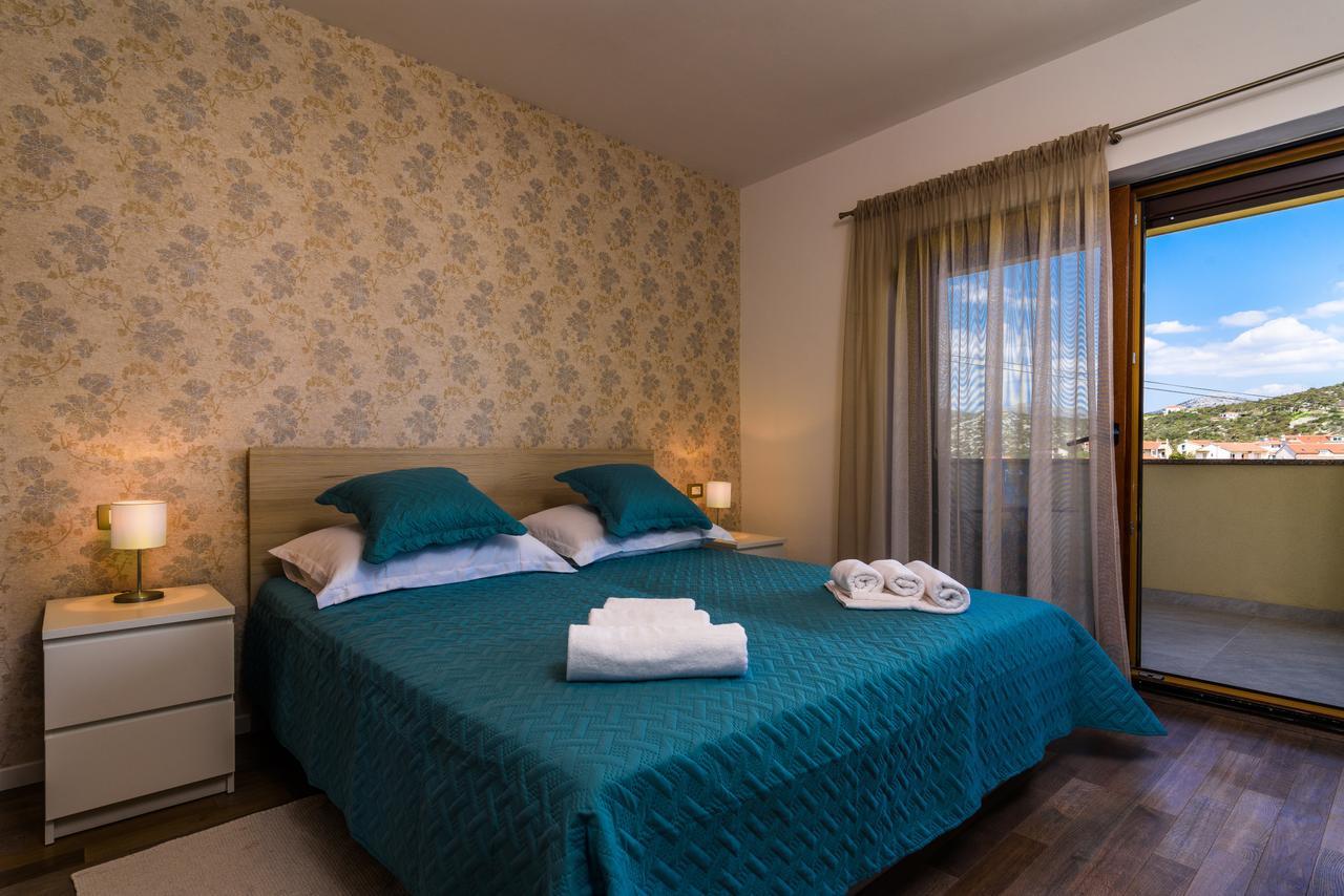 מרינה Apartmani Marko I Ana מראה חיצוני תמונה