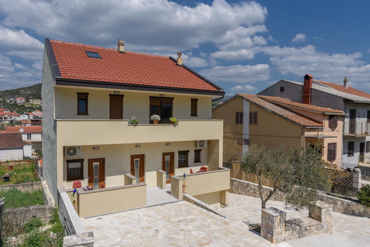 מרינה Apartmani Marko I Ana מראה חיצוני תמונה