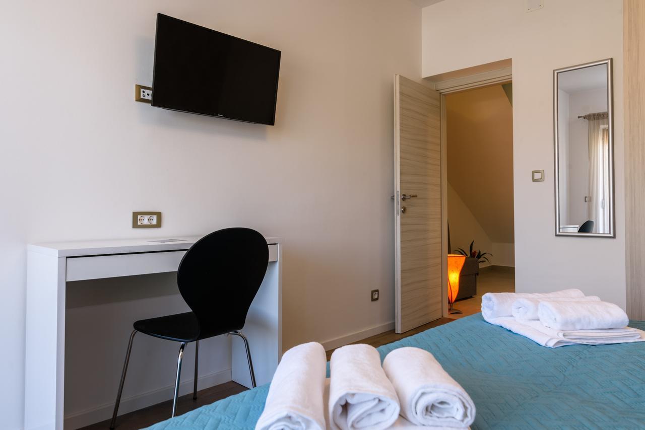 מרינה Apartmani Marko I Ana מראה חיצוני תמונה