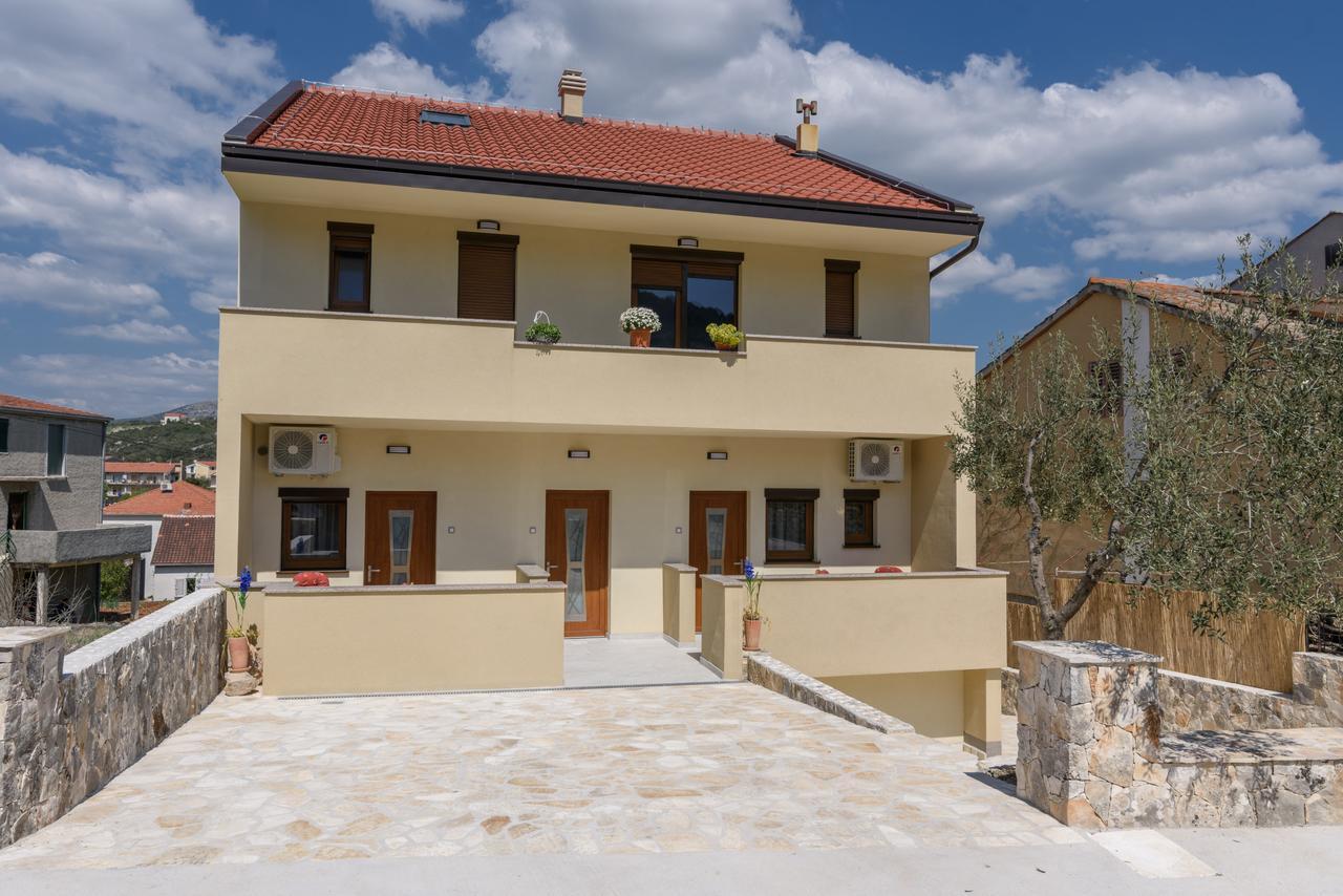 מרינה Apartmani Marko I Ana מראה חיצוני תמונה
