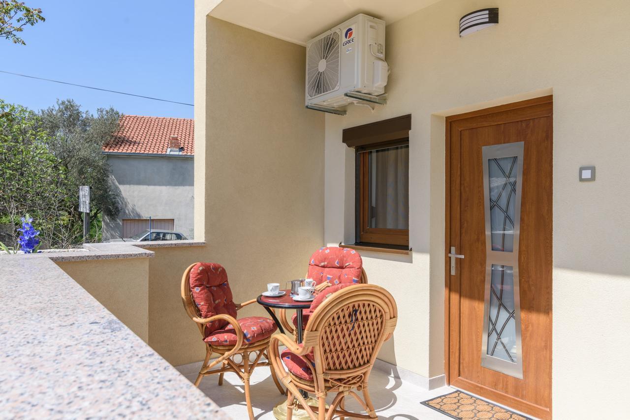 מרינה Apartmani Marko I Ana מראה חיצוני תמונה